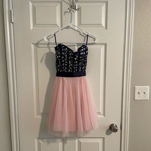 Cute prom/homecoming dress.